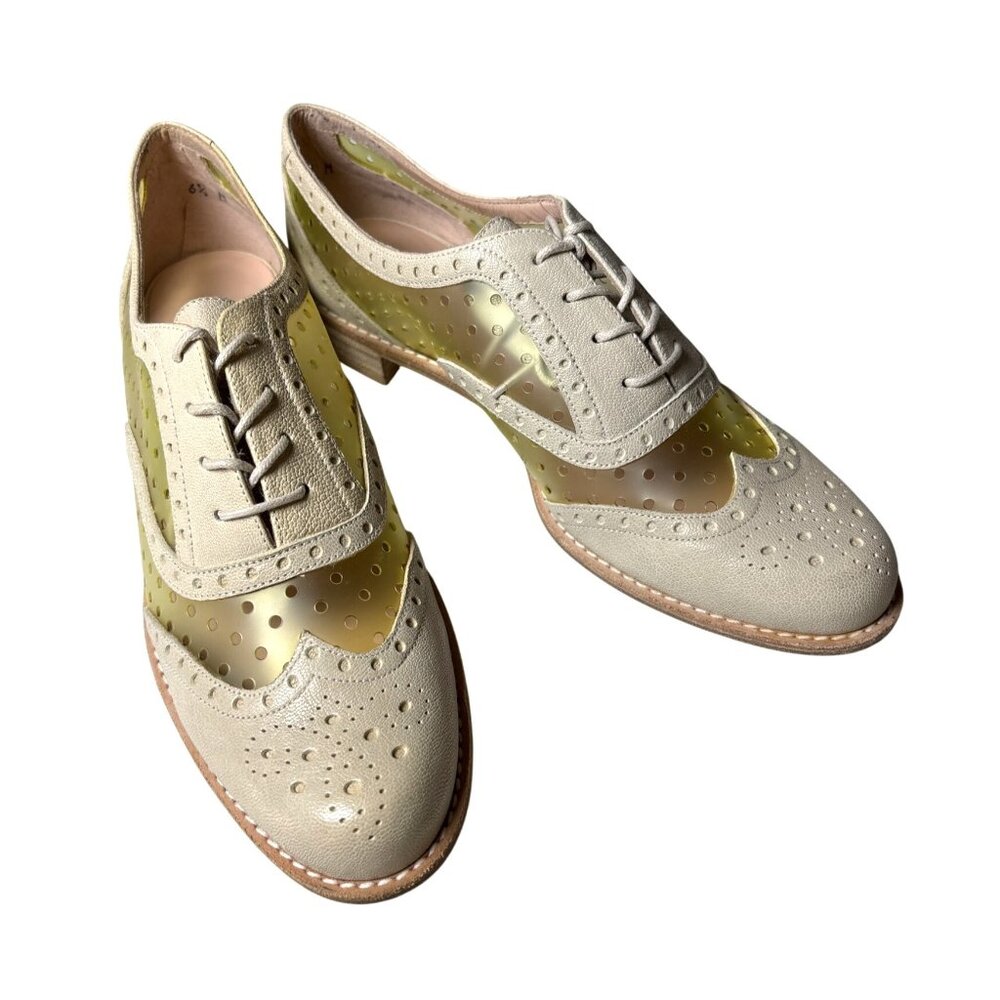 Stuart Weitzman Oxford Brogues Shoes Size 6.5 Creme Clear PVC Flats Leather Lace